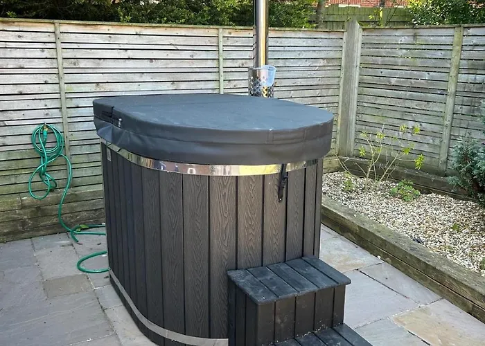 Elletson Park Wood Fired Hot Tubs, Caravans & Pods