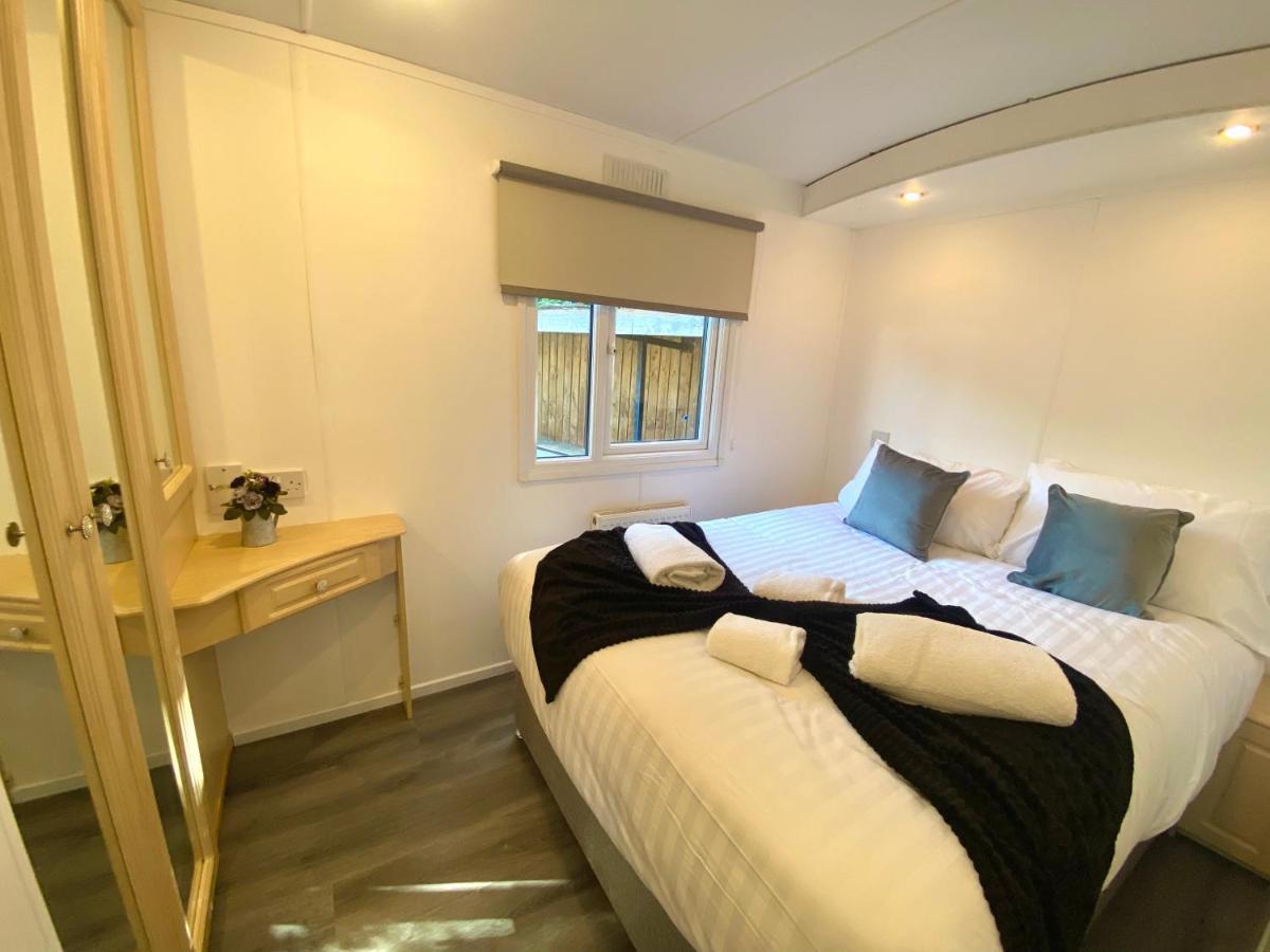 Elletson Park Wood Fired Hot Tubs, Caravans & Pods * Pilling