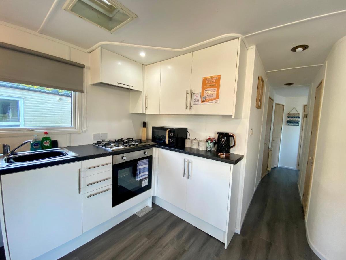 Elletson Park Wood Fired Hot Tubs, Caravans & Pods