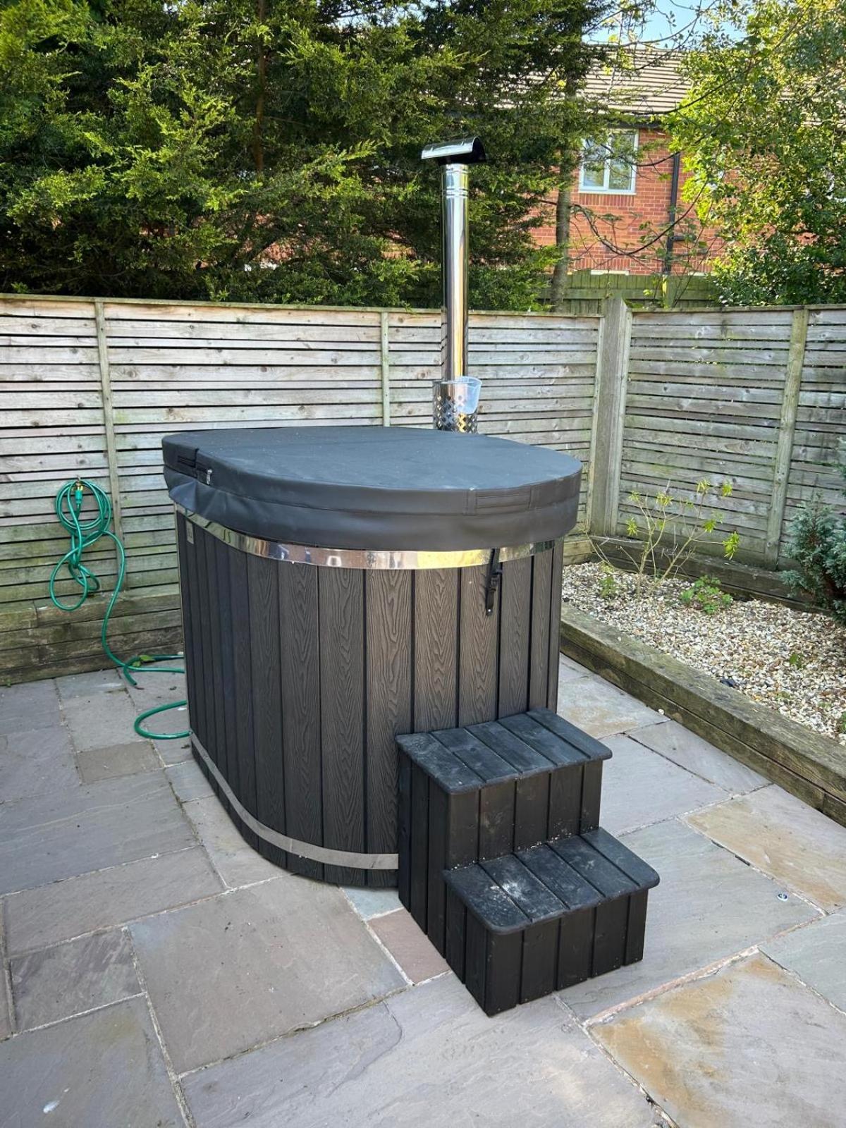 Elletson Park Wood Fired Hot Tubs, Caravans & Pods *
