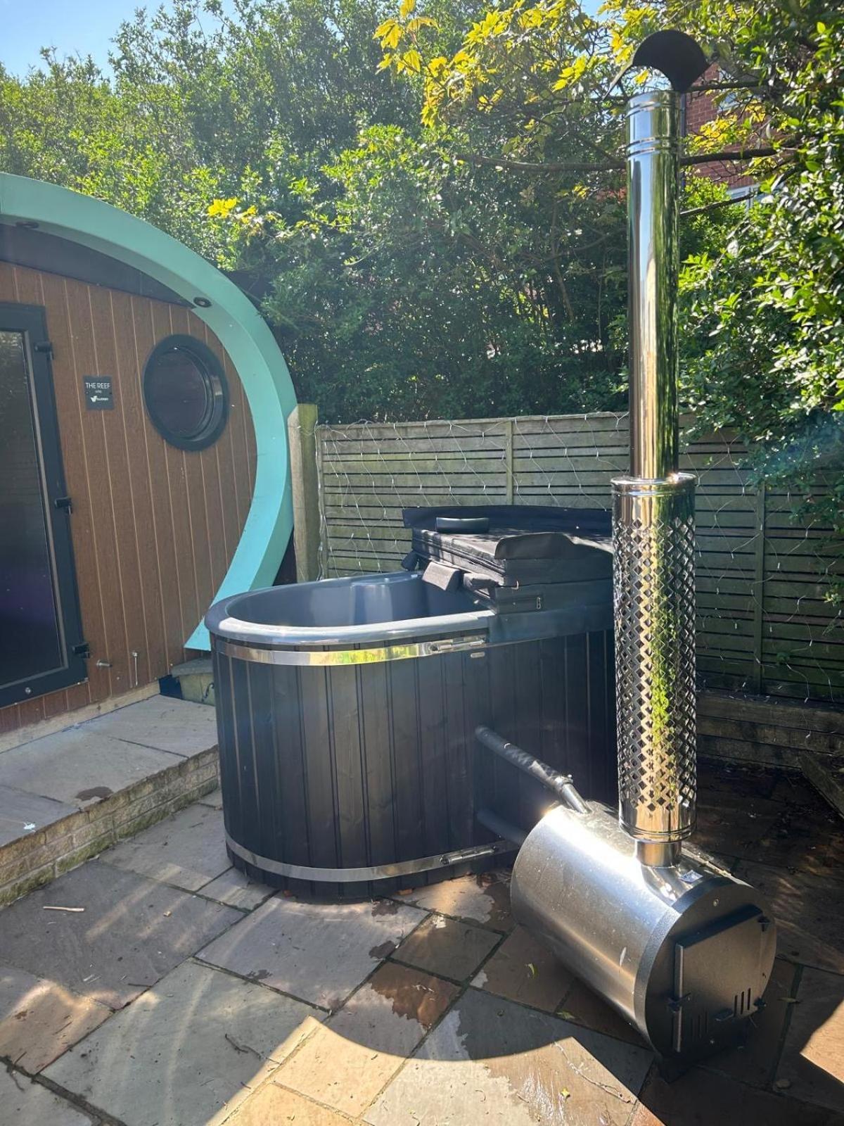 Elletson Park Wood Fired Hot Tubs, Caravans & Pods * Pilling